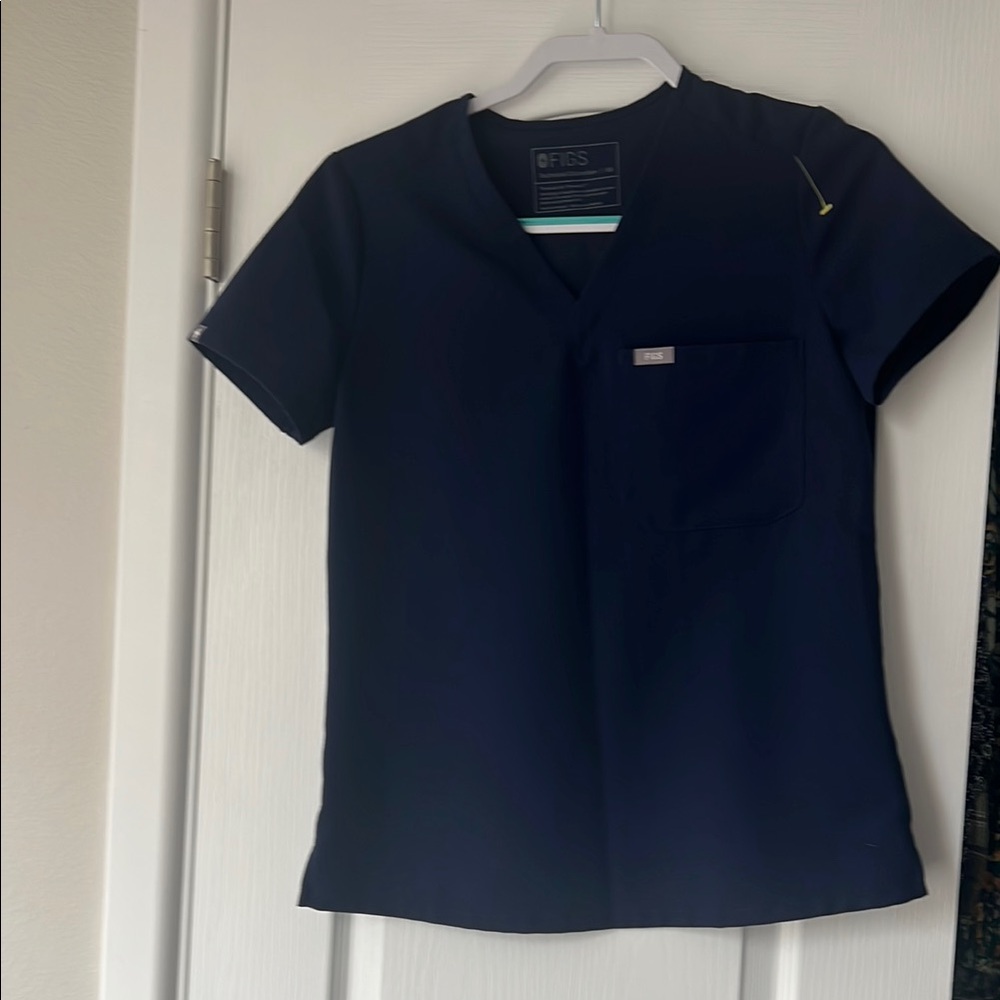 Figs scrub top